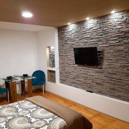 Woodstone Apartment Ploiesti Luaran gambar
