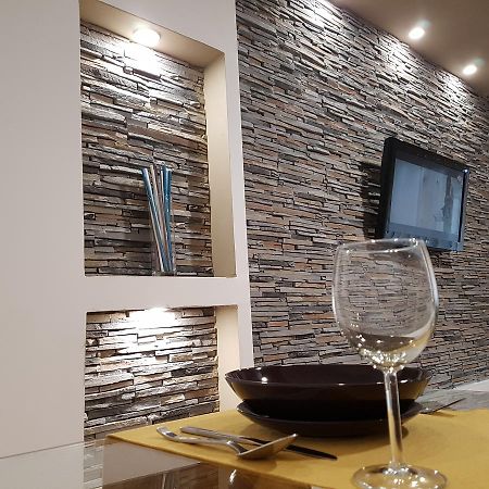 Woodstone Apartment Ploiesti Luaran gambar