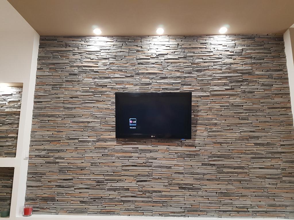 Woodstone Apartment Ploiesti Luaran gambar