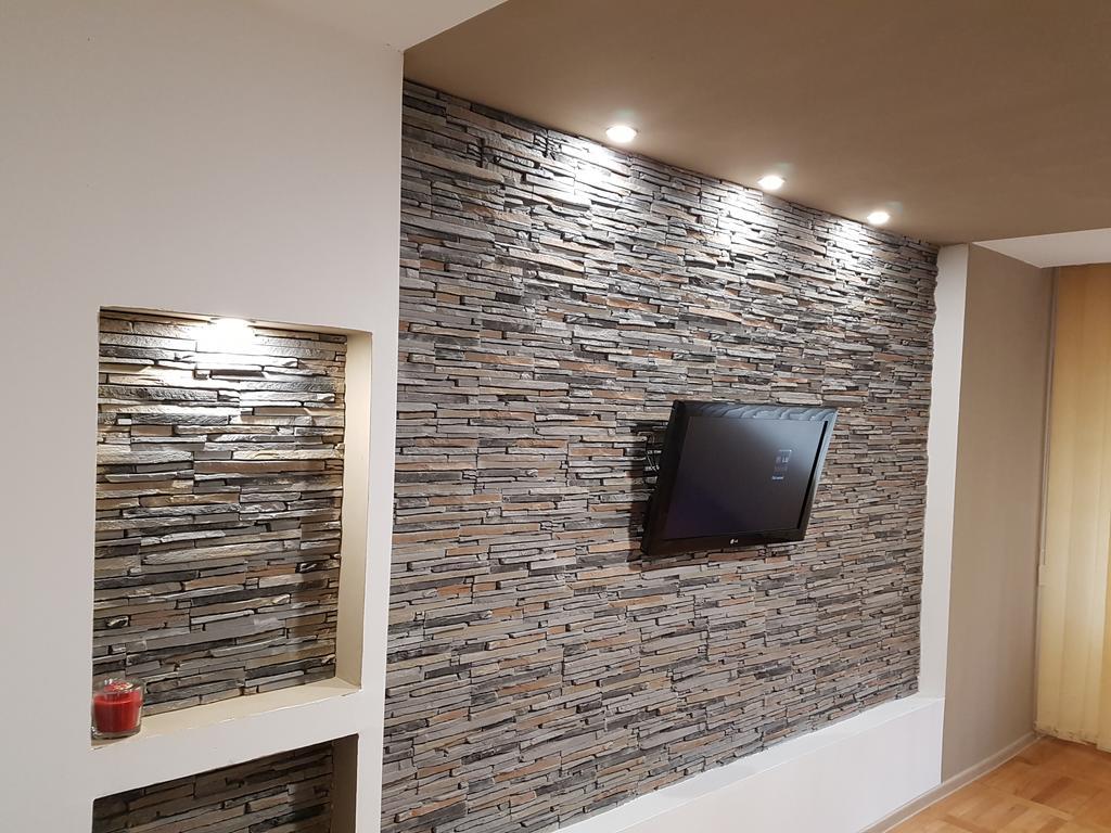 Woodstone Apartment Ploiesti Luaran gambar