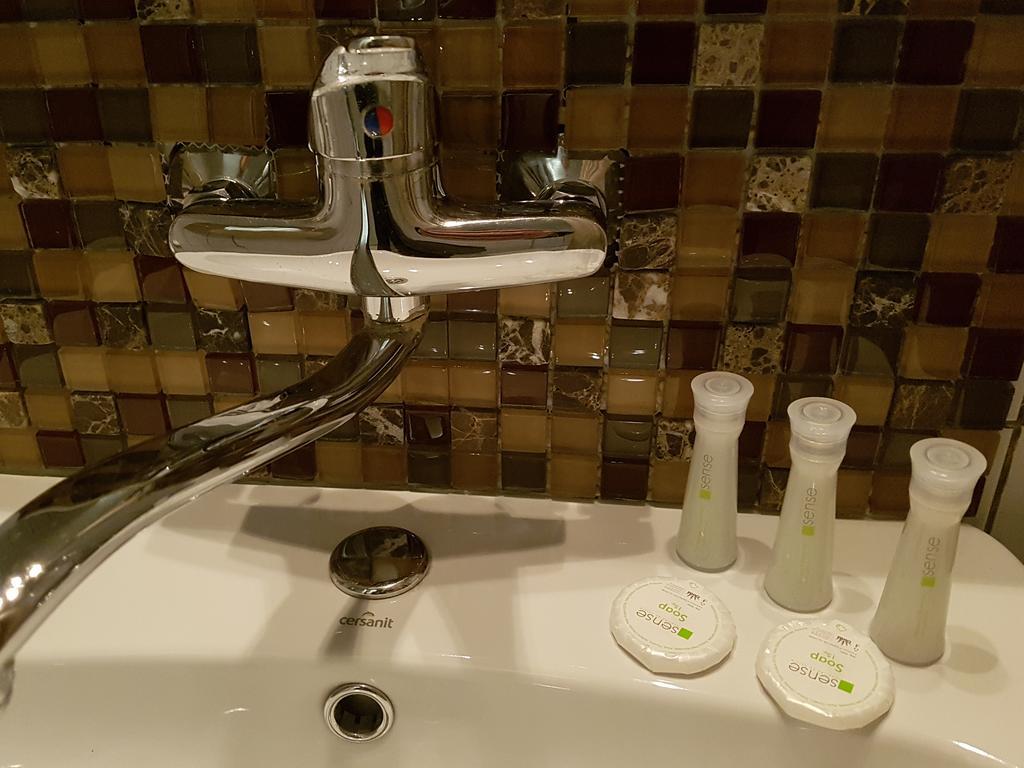 Woodstone Apartment Ploiesti Luaran gambar