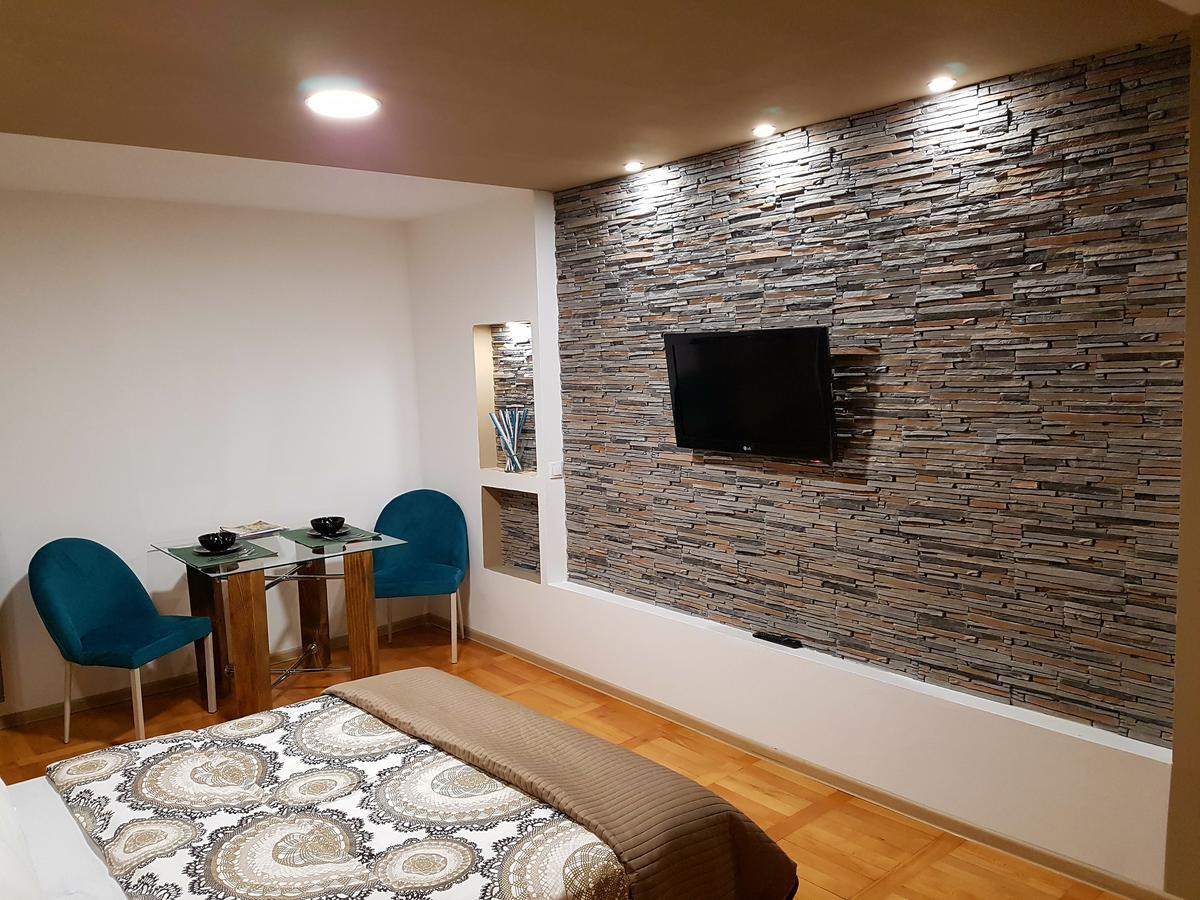 Woodstone Apartment Ploiesti Luaran gambar