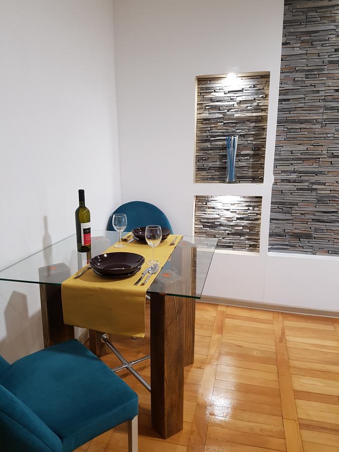 Woodstone Apartment Ploiesti Luaran gambar