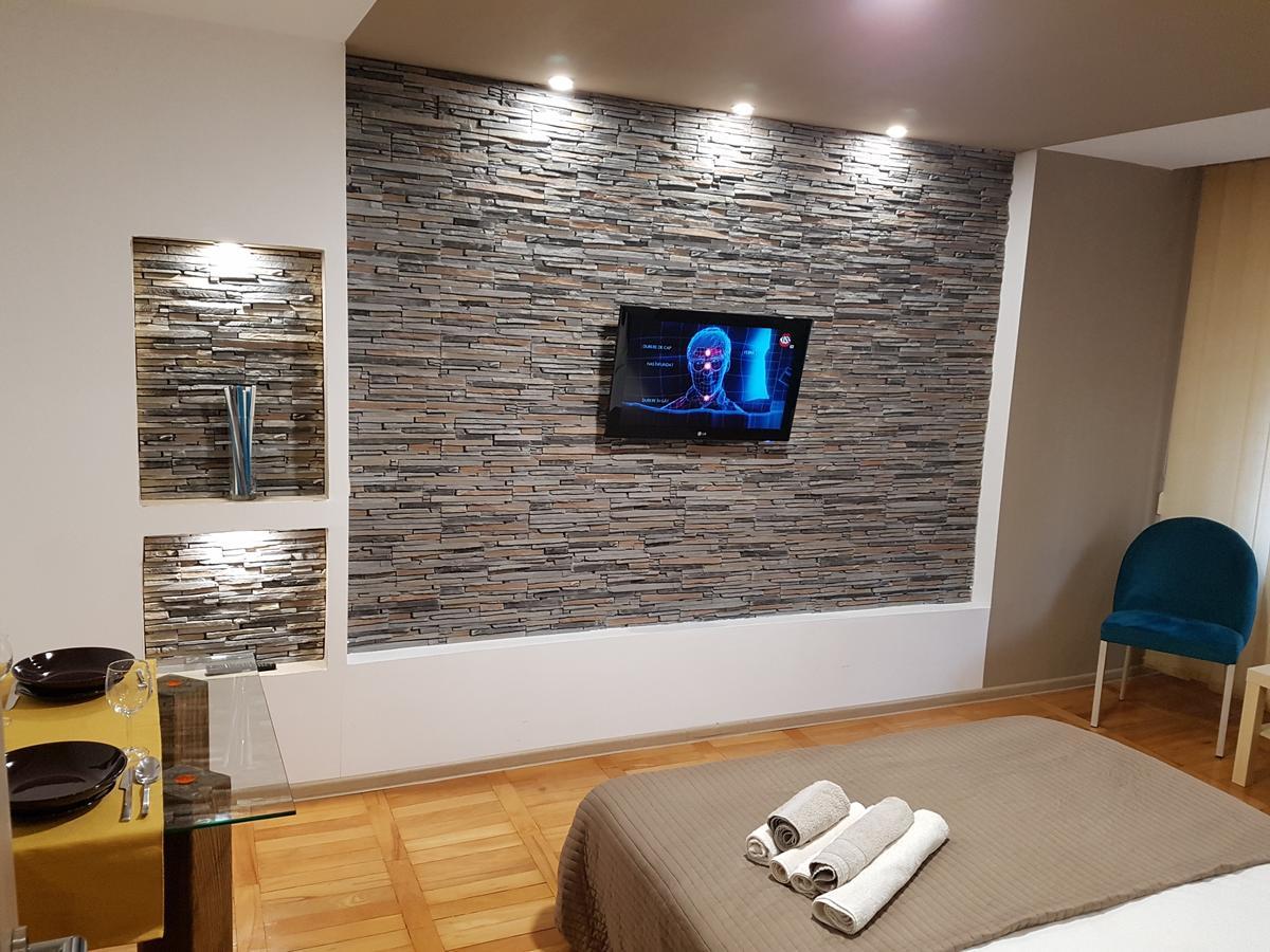 Woodstone Apartment Ploiesti Luaran gambar