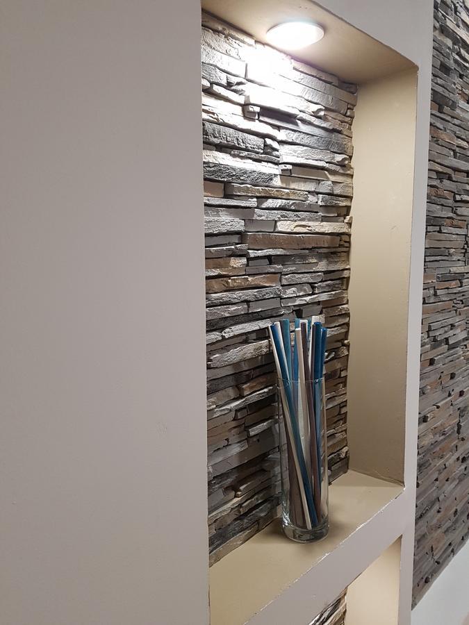 Woodstone Apartment Ploiesti Luaran gambar