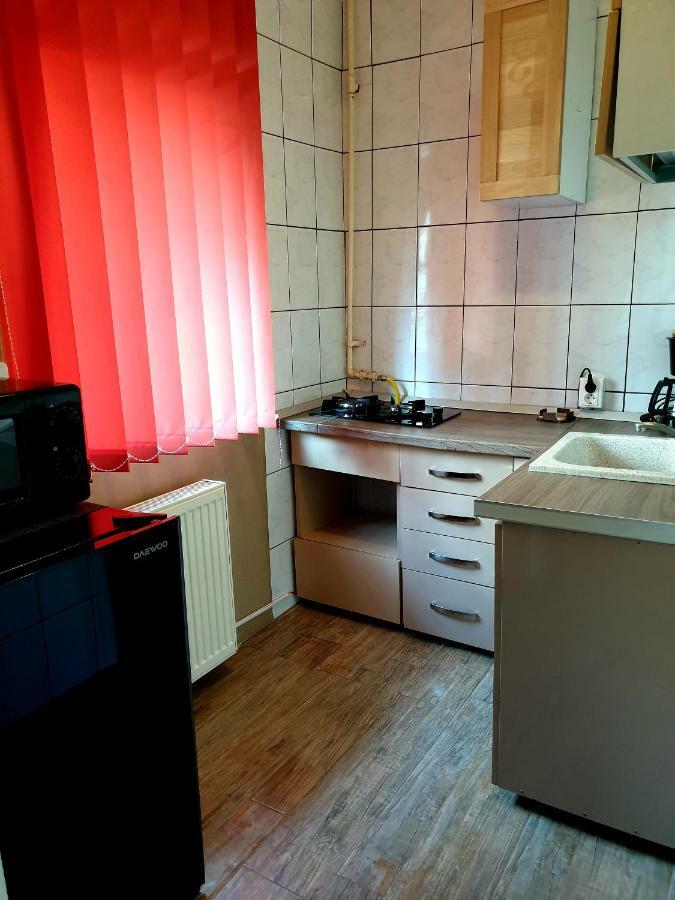 Woodstone Apartment Ploiesti Luaran gambar